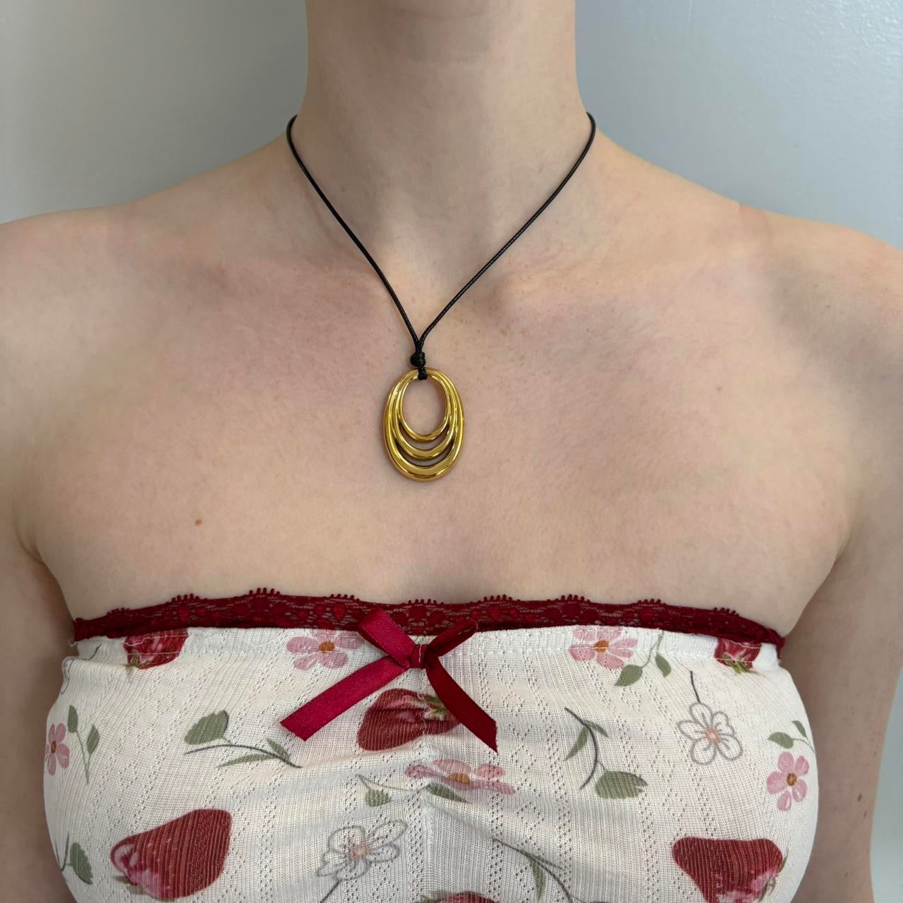 Gold oval pendant necklace