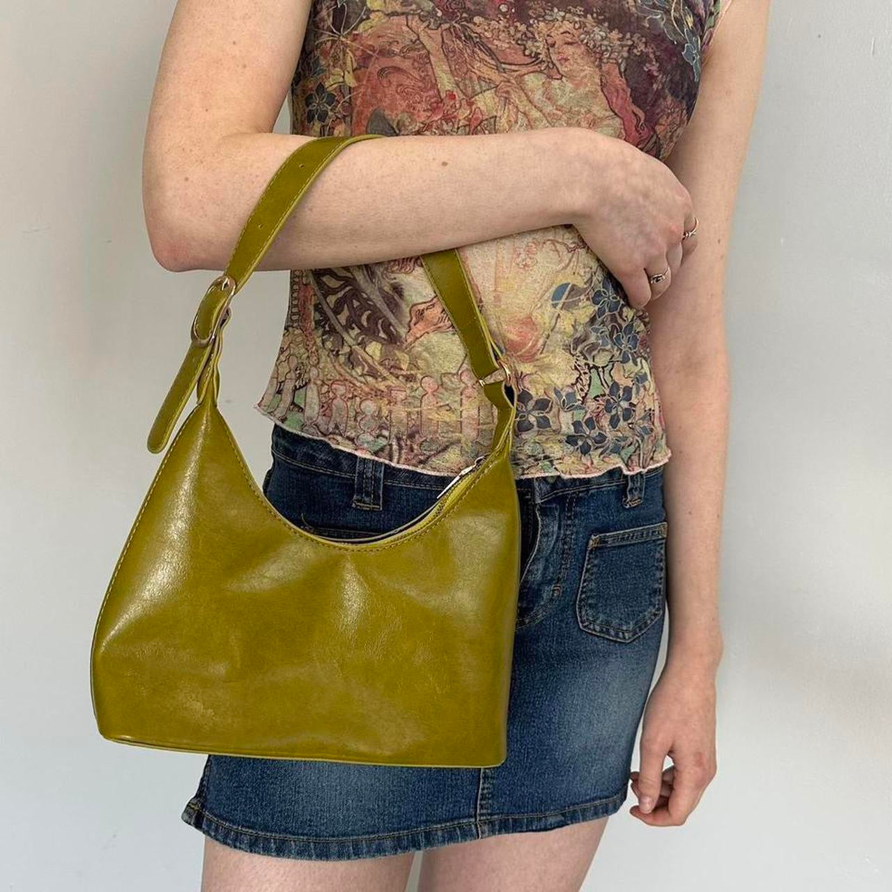 green shoulder bag